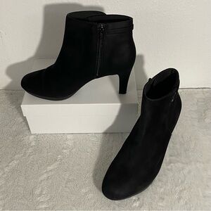 Clarks Collection Adriel Mae Black Suede Ankle Boots Women’s Size 11M